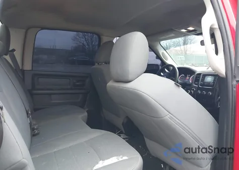 2018 Ram 1500 Express 4X2 5'7 Box z USA, uszkodzony, nr VIN 1C6RR6KG2JS263131